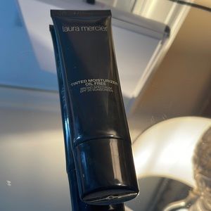 Laura Mercier Tinted Moisturizer Oil Free SPF 20  2W2 nude